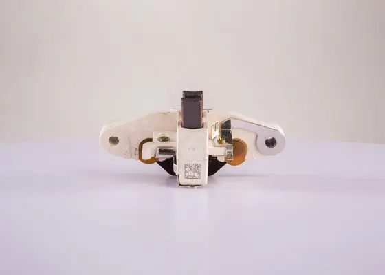 регулатор на генератор BOSCH               