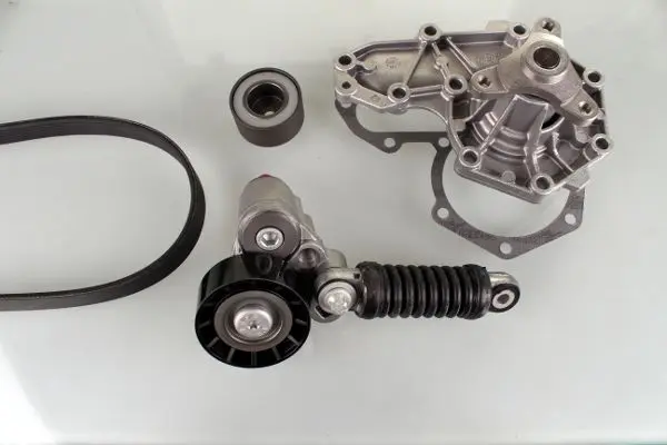 водна помпа - комплект пистови ремъци клиновидно оребряване HEPU                