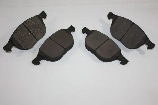 комплект спирачно феродо, дискови спирачки AUTOMEGA            