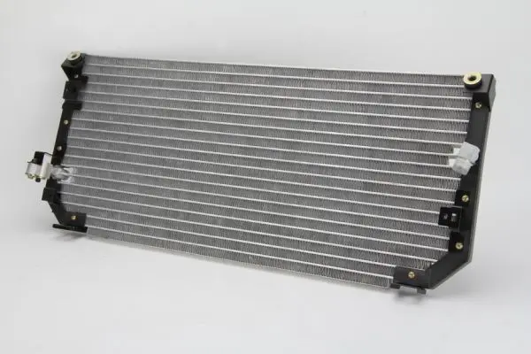 Радиатор климатик за TOYOTA COROLLA Compact (_E11_) 1.4 (ZZE111_) KTT110180 THERMOTEC           